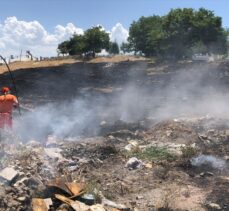 Bingöl'de örtü yangını, ormana ve evlere sıçramadan söndürüldü