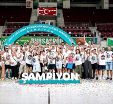 Bölgesel ligde şampiyon olan Trabzonspor Basketbol A Takımı kupasını aldı