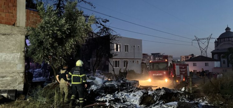 Bursa'da barakada başlayıp evlere de sıçrayan yangın söndürüldü