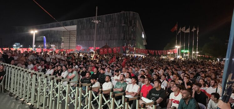 Çekya-Türkiye maçı, Bursa, Balıkesir, Eskişehir ve Bilecik'te dev ekranlardan izlendi