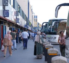 Büyük İstanbul Otogarı'nda tatil dönüşü yoğunluk yaşanıyor