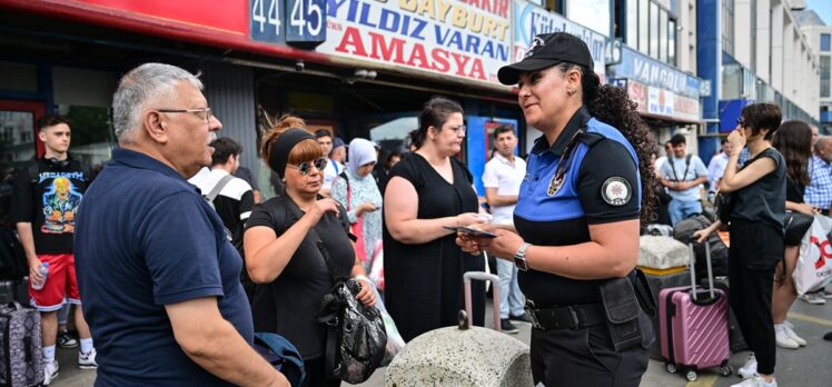 Büyük İstanbul Otogarı'nda vatandaşlara güvenlik tedbirleri bilgilendirmesi