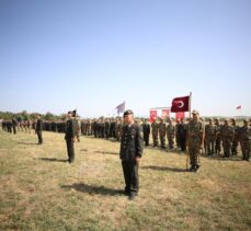 Çanakkale'de Mehmetçikler, kışlada komutanları ve silah arkadaşlarıyla bayramlaştı