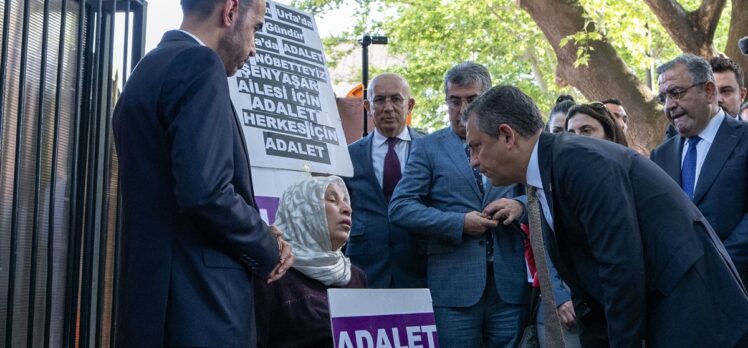 CHP Genel Başkanı Özel, Adalet Bakanlığı önünde eylem yapan Emine Şenyaşar'ı ziyaret etti: