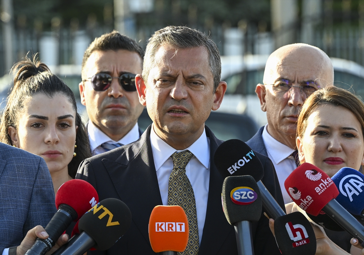 CHP Genel Başkanı Özel, AYM Başkanı Kadir Özkaya'yı ziyaret etti: