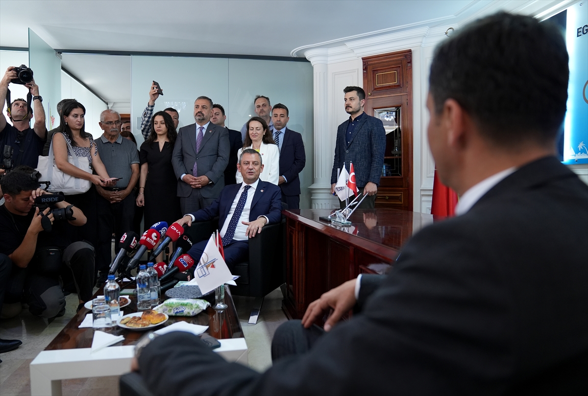 CHP Genel Başkanı Özel, Ege Belediyeler Birliği'ni ziyaretinde konuştu: