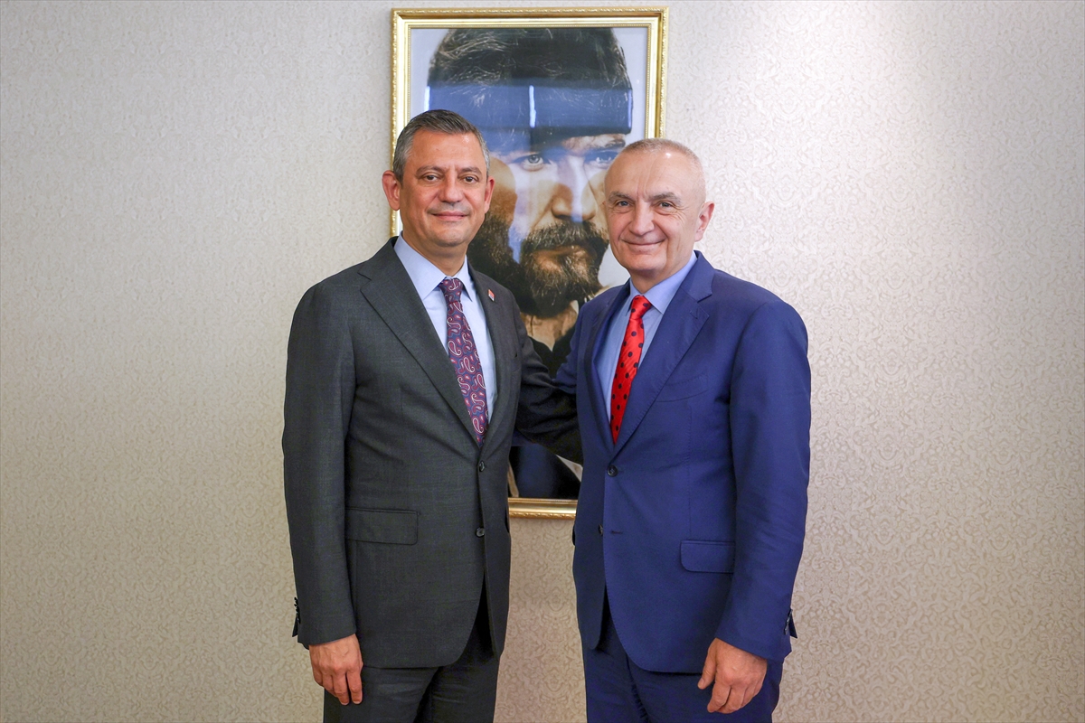 CHP Genel Başkanı Özel, eski Arnavutluk Cumhurbaşkanı Meta ile görüştü