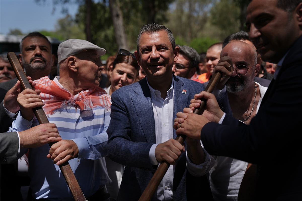 CHP Genel Başkanı Özel, İzmir'de “Keşkek Günü” etkinliğine katıldı: