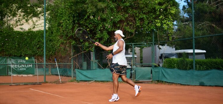 Clarence Seedorf ile İsmet Taşdemir Antalya'da tenis maçı yaptı