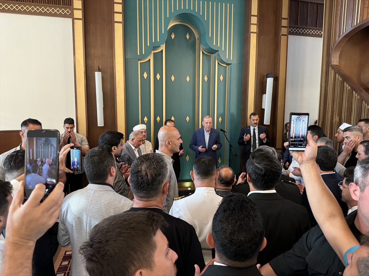 Cumhurbaşkanı Erdoğan, bayram namazını Marmaris'te Okluk Millet Camisi'nde kıldı: