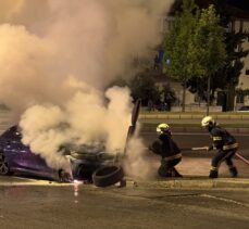 Denizli'de otomobilin kaza yaptığı anlar araç kamerasında