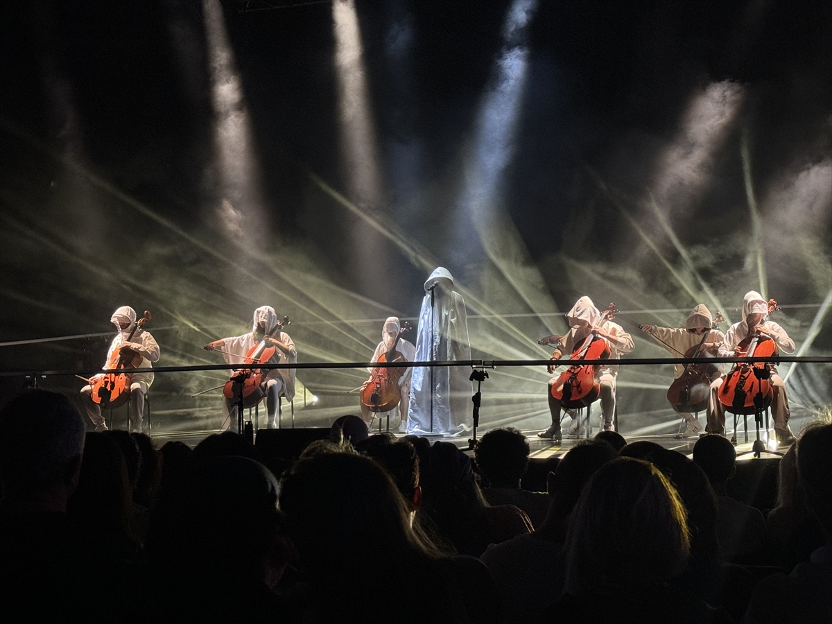 Dünyaca ünlü şarkıcı Imany İstanbul konserinde de Filistin'e destek çağrısı yaptı