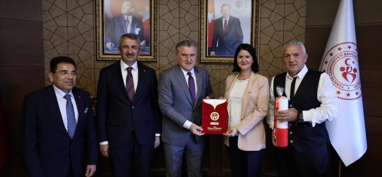 Edirne heyeti devlet protokolünü “kırmızı dipli mumla” Kırkpınar'a davet etti