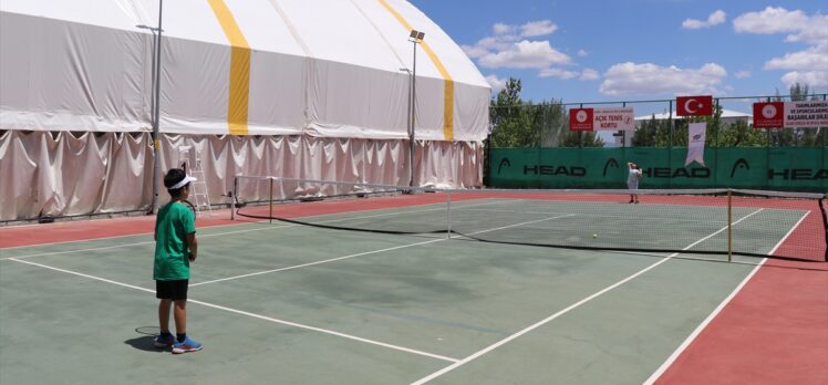 Elazığ'da 8-9-10 Yaş Ulusal Tenis Turnuvası başladı