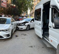 Elazığ'da minibüs ve otomobilin çarpıştığı kazada 7 kişi yaralandı