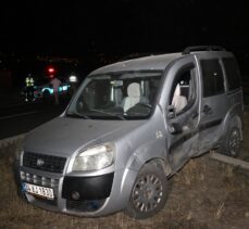 Erzincan’da hafif ticari araç ile otomobilin çarpıştığı kazada 5 kişi yaralandı