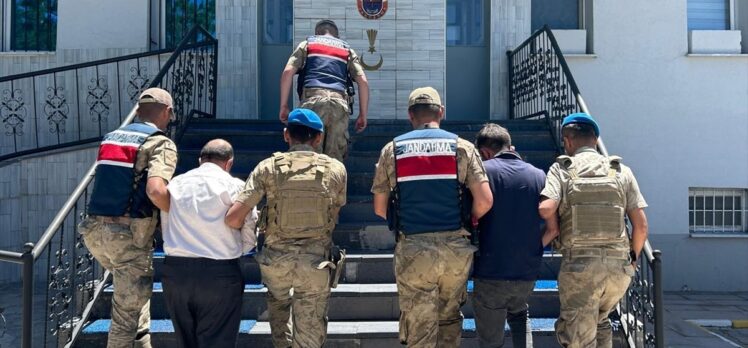 Erzurum'da bahçelerinde silahlı saldırıya uğrayan baba öldü, kızı yaralandı