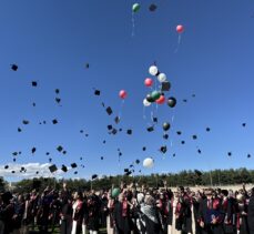 Erzurum'da üniversite mezuniyet töreninde, Filistin bayrağının renklerinde balonlar gökyüzüne bırakıldı