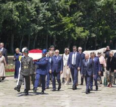 Estonya Cumhurbaşkanı Karis Anıtkabir'i ziyaret etti