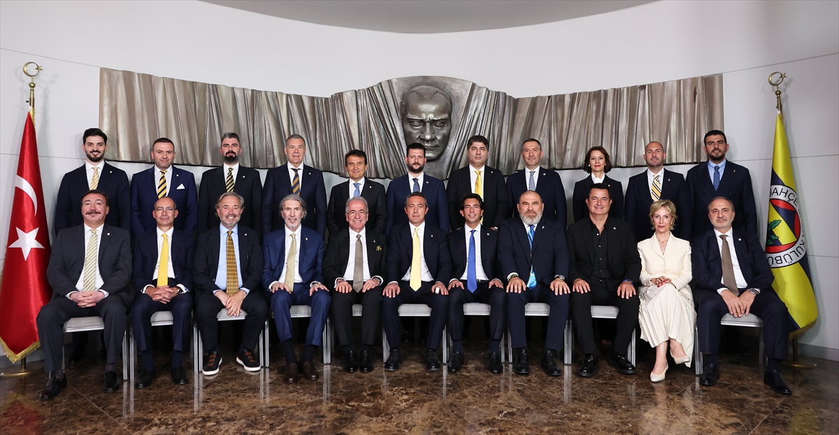 Fenerbahçe Kulübü Başkanı Ali Koç ve yönetim kurulu üyeleri mazbatasını aldı