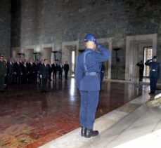 Galatasaray Başkanı Özbek ve yeni yönetim kurulu üyeleri, Anıtkabir'i ziyaret etti