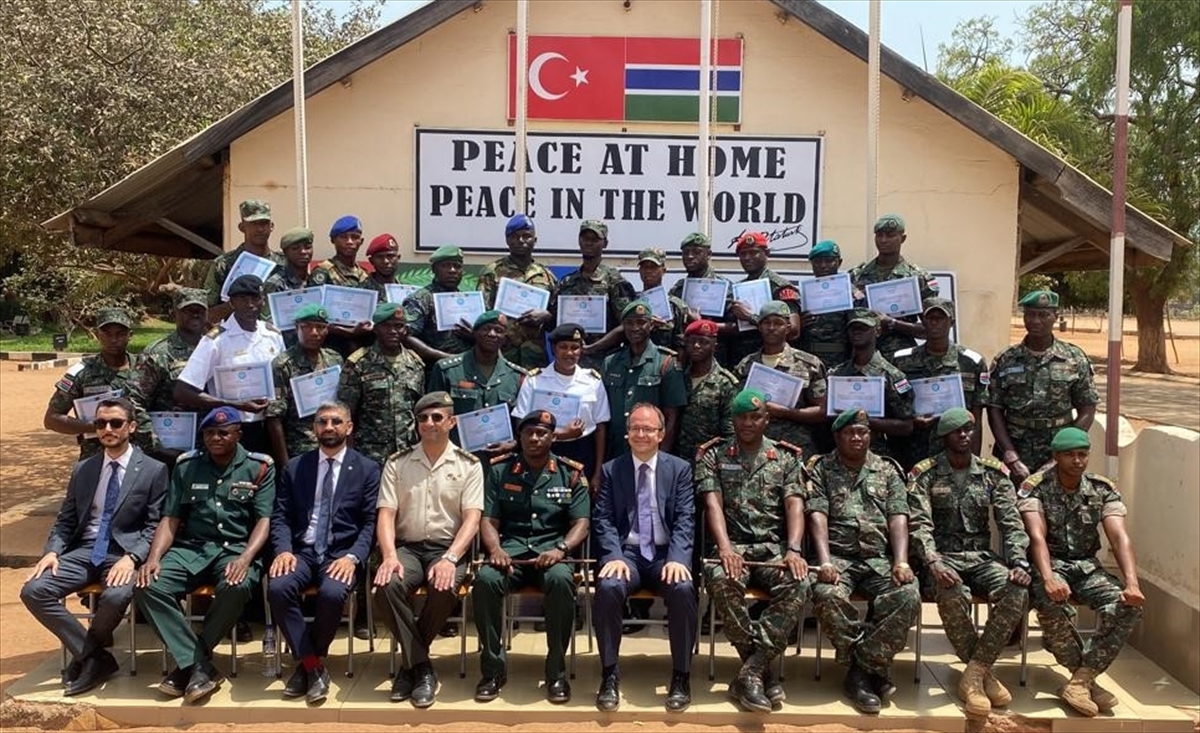 Gambiyalı askerler Türkçe kursu diplomalarını aldı