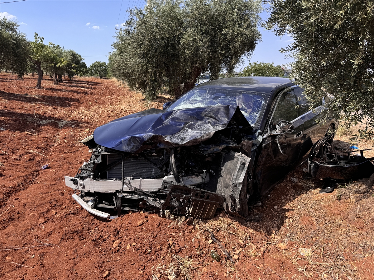 Gaziantep'te otomobille çarpışan hafif ticari araçtaki 2 kişi öldü