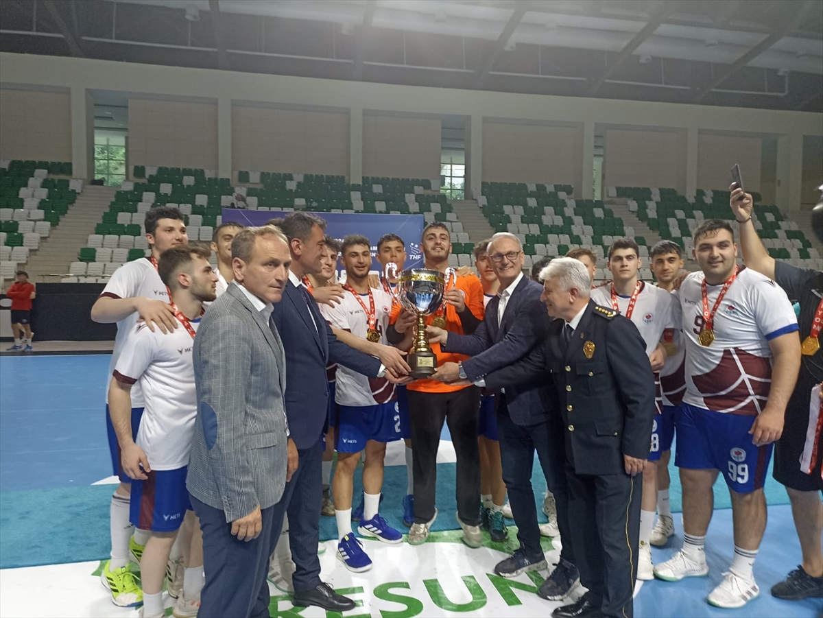 Genç Erkekler Türkiye Hentbol Şampiyonası'nı Trabzon Büyükşehir Belediyespor kazandı