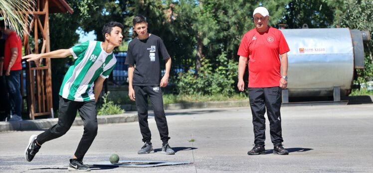 Gökhan öğretmen emanet toplarla başladığı boccede 17 milli sporcu yetiştirdi