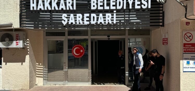 Hakkari Belediye Başkanı Akış, Van'da gözaltına alındı