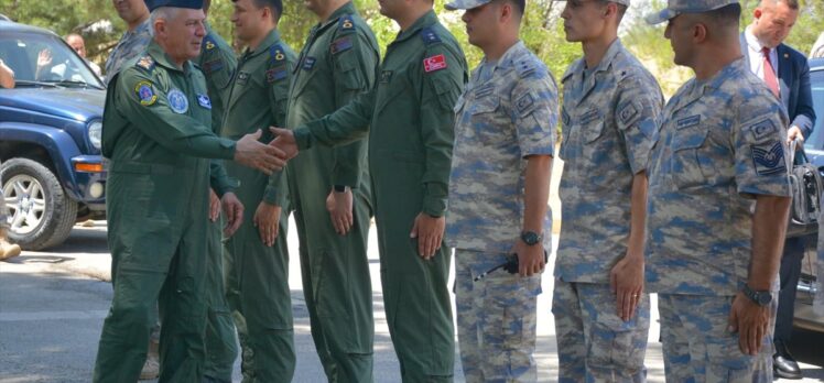 Hava Kuvvetleri Komutanı Orgeneral Kadıoğlu'ndan Mehmetçiğe bayram ziyareti