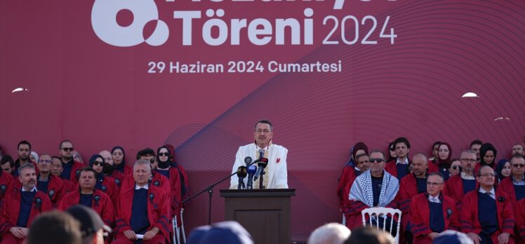 İbn Haldun Üniversitesi mezuniyet töreni Gazzeli öğrenci ve akademisyenlere adandı