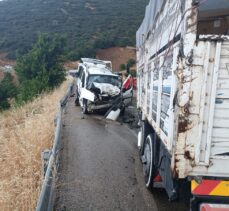 Isparta'da kamyonla hafif ticari aracın çarpışması sonucu 5 kişi yaralandı