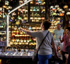 Eminönü'nde bayram alışverişi hareketliliği yaşanıyor