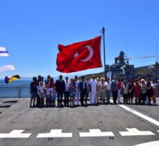 İzmir Foça'da yaşayan şehit aileleri, Kurban Bayramı dolayısıyla TCG Sancaktar'da ağırlandı