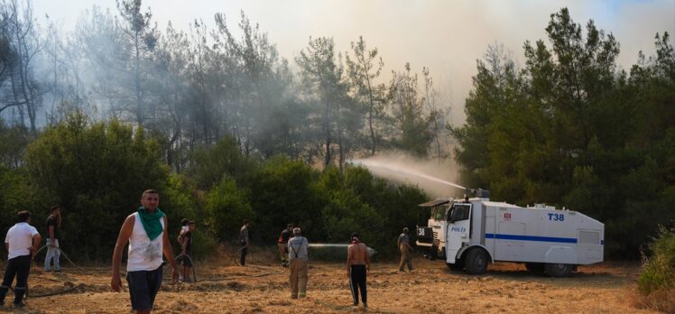 GÜNCELLEME 3 – İzmir'de çıkan orman yangınına müdahale ediliyor