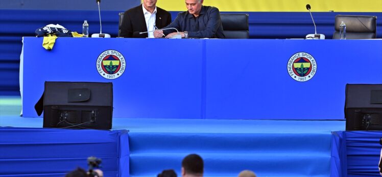 Jose Mourinho resmen Fenerbahçe'de