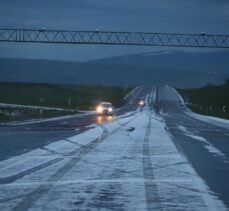 Kars’ta etkili olan dolu tarım arazilerine zarar verdi