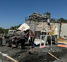 Kastamonu'da devrilen kamyonun şoförü öldü, yanındaki kişi yaralandı