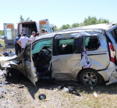 Kastamonu'da hafif ticari araç devrildi, 1 kişi öldü, 4 kişi yaralandı