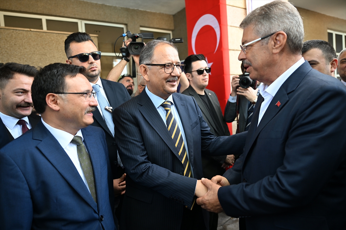 Çevre, Şehircilik ve İklim Değişikliği Bakanı Özhaseki, Kayseri'da bayramlaşma programında konuştu: