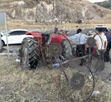 Kayseri'de otomobil ile traktörün çarpışması sonucu 5 kişi yaralandı