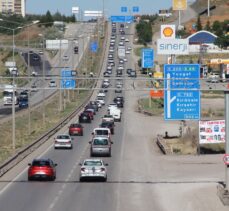 “Kilit kavşak” Kırıkkale'de bayram öncesi trafik yoğunluğu sürüyor