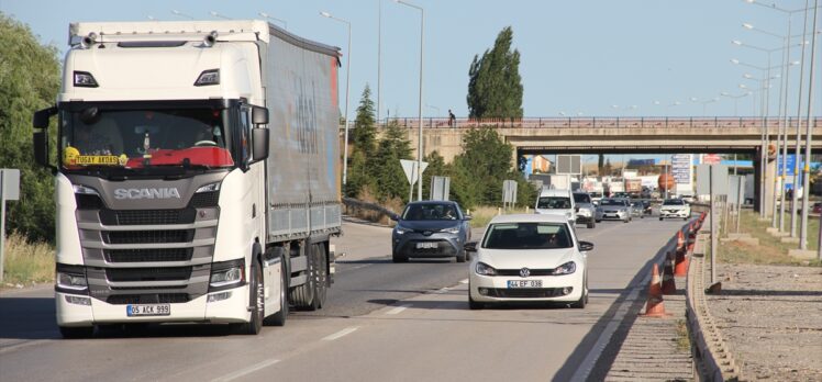 “Kilit kavşak” Kırıkkale'de bayram tatili dönüşü hareketliliği sürüyor