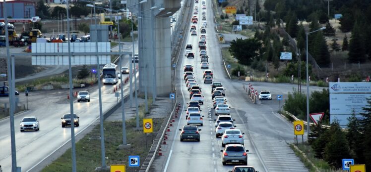 “Kilit kavşak” Kırıkkale'de bayram tatilinden dönüş yoğunluğu başladı