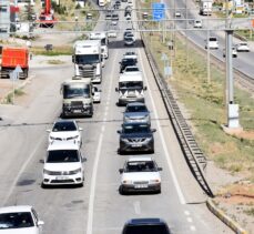 “Kilit kavşak” Kırıkkale'de bayram tatilinden dönüş yoğunluğu sürüyor