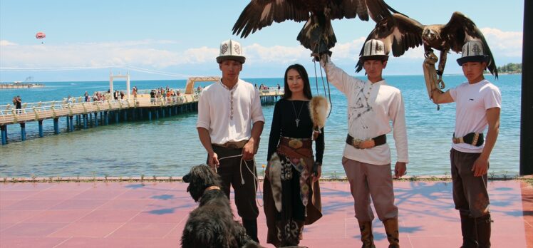 Kırgızistan'da Issık Göl kıyısında Uluslararası Turizm Fuarı düzenlendi