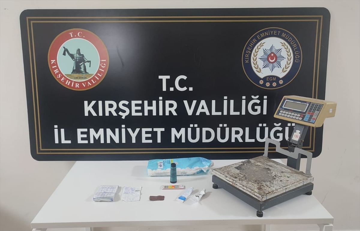 Kırşehir'de bir depoda oluşturulan ringde horoz dövüştürülmesine ilişkin 36 şüpheli yakalandı