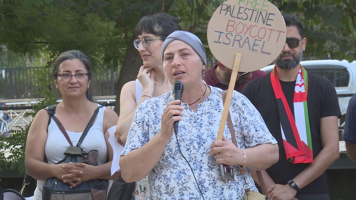 KKTC'de İsrail'in Gazze'ye yönelik saldırıları protesto edildi