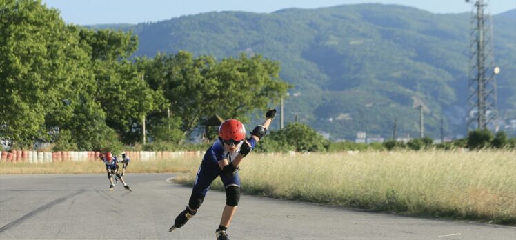 Kocaeli'de short track sporcuları, yarış pistinde antrenman yapıyor